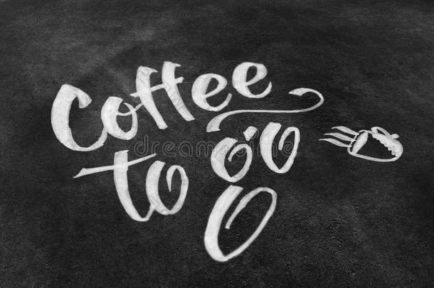 咖啡豆向走粉笔字体向黑板.