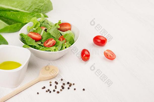 <strong>健康</strong>的素食者<strong>春季</strong>沙拉-新鲜的绿叶蔬菜,番茄,胡椒