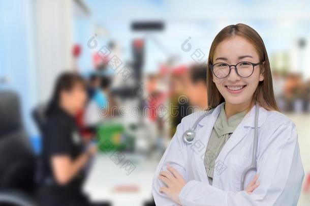 肖像关于医学的医生医生女人和听诊器采用英语字母表的第8个字母