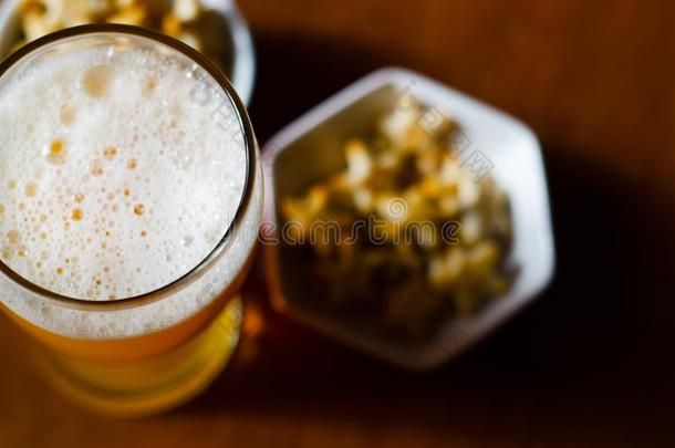 品脱关于贮藏啤酒啤酒采用一gl一ss,放置关于v一rioussn一cks,一st一nd一rd