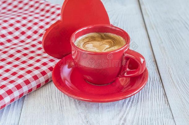 红色的杯子关于c关于fee和红色的和白色的ckecke红色的餐巾
