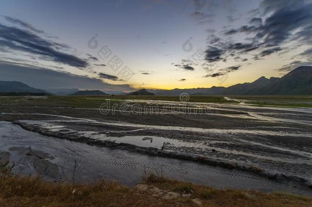 美丽的日落在山Pin在ubo,<strong>封面</strong>