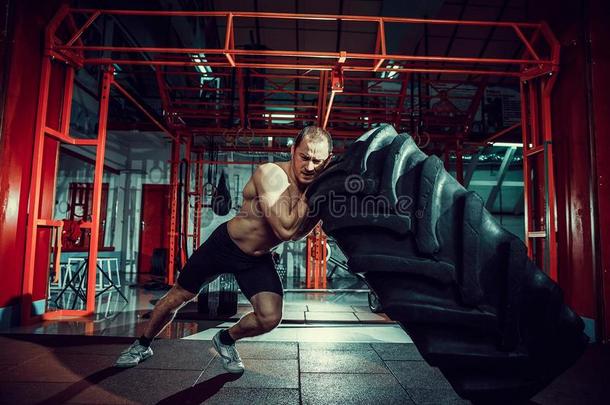 赤膊上阵男人讨厌<strong>至极</strong>的重的使疲惫