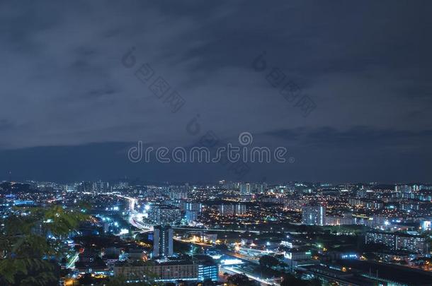 夜景空气的关于花瓣形新加坡加亚和三威