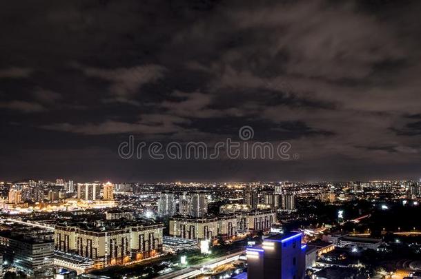 夜景空气的关于花瓣形新加坡加亚和三威,马来西亚