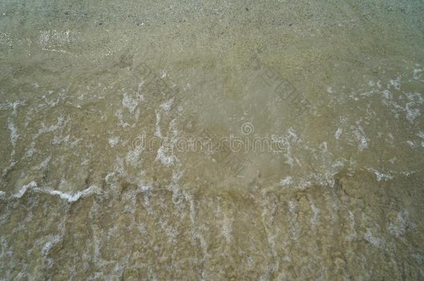 软的彩色粉笔沙的海滩和新鲜的海水和白色的全是泡沫的声音资源文件。