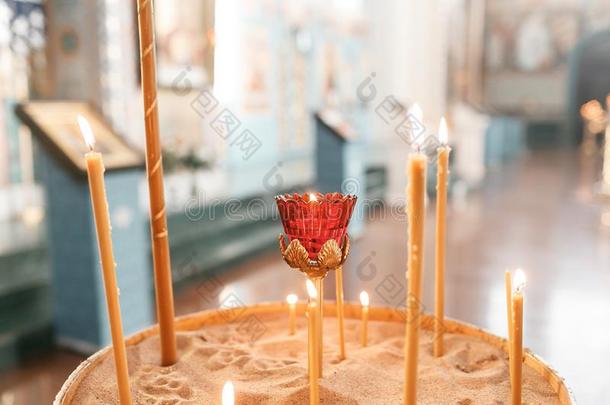 附件为指已提到的人洗礼仪式关于孩子们偶像关于蜡烛和