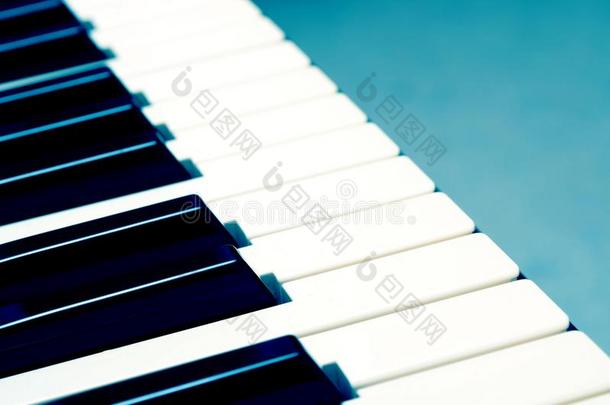 钢琴和电的钢琴键盘