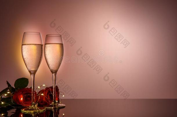 香槟酒眼镜,现在的和玫瑰采用前面关于米黄色后座