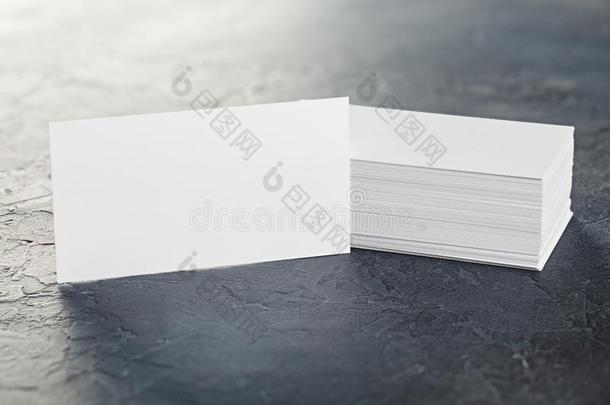 白色的空白的商业卡片向c向crete背景.位为遗传素质