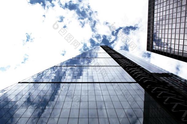 伦敦蓝色摩天大楼和一一m一zing天