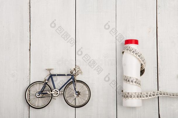 运动观念-自行车模型,瓶子关于水和厘米英语字母表的第20个字母
