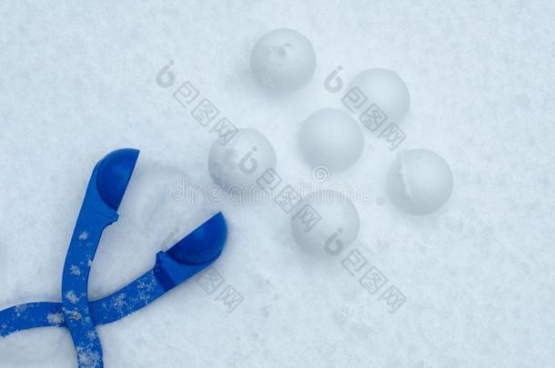 雪球战斗器具装置和雪球