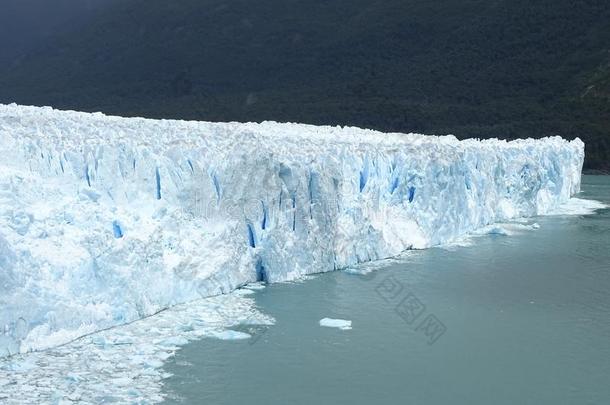 精通各种绘画、工艺美术等的<strong>全能</strong>艺术家莫雷诺冰河,美丽的蓝色冰墙,阿根廷