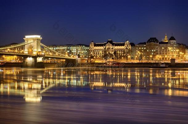 讨厌的人或事夜看法穿过河,布达佩斯
