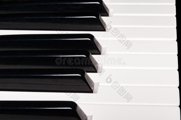 <strong>古典</strong>的钢琴黑的和白色的凯博德背景.