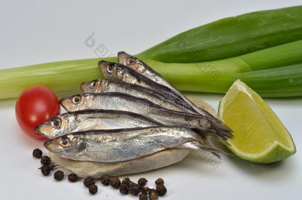 盐腌的鲱鱼属的小鱼鱼