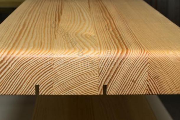 松树木材用胶水将物体粘合侧面十字架-<strong>拼合</strong>而成的质地.