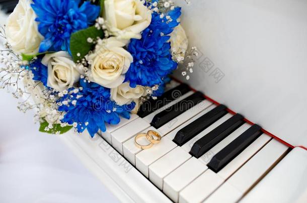 钢琴婚礼戒指