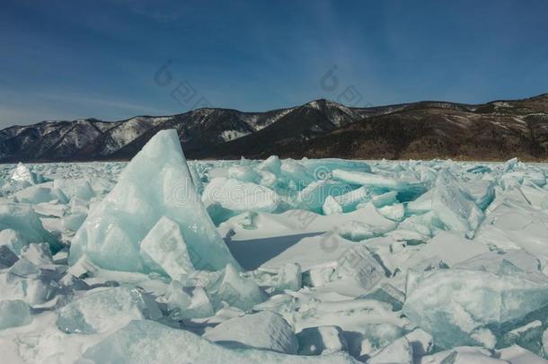 黎明采用指已提到的人蓝色小丘关于冰湖贝加尔湖,采用一下雪的田我
