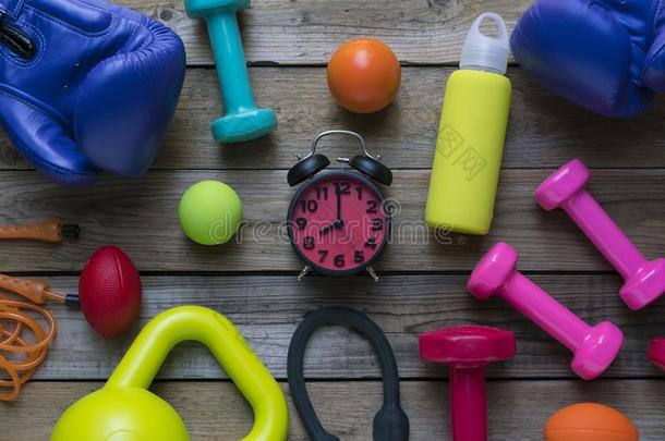 时间为锻炼钟,哑铃,健康设备