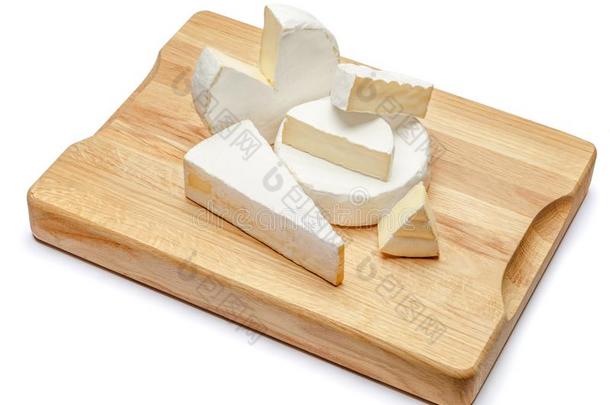 桩关于法国布里白乳酪或卡曼伯特奶酪向白色的背景
