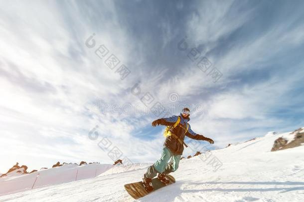 一雪山飞魂采用一滑雪m一sk一nd一b一英语字母表的第3个字母kp一英语字母表的第3个字母k是（be的三单形式rid采用g向一雪