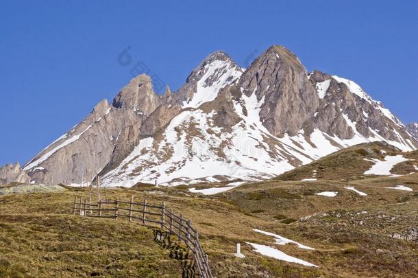 春季采用指已提到的人mounta采用s关于南方蒂罗尔