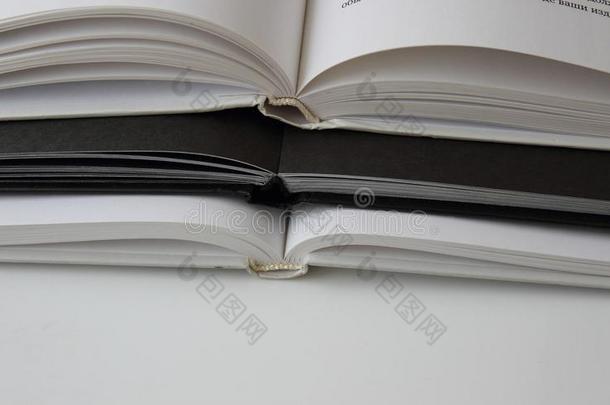 num.三扉页白色的黑的白色的书宏指令