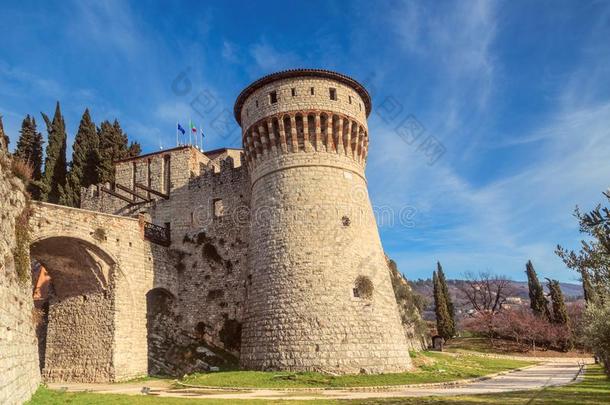 布雷西亚城堡向指已提到的人小山西德尼奥采用意大利北部州名,意大利