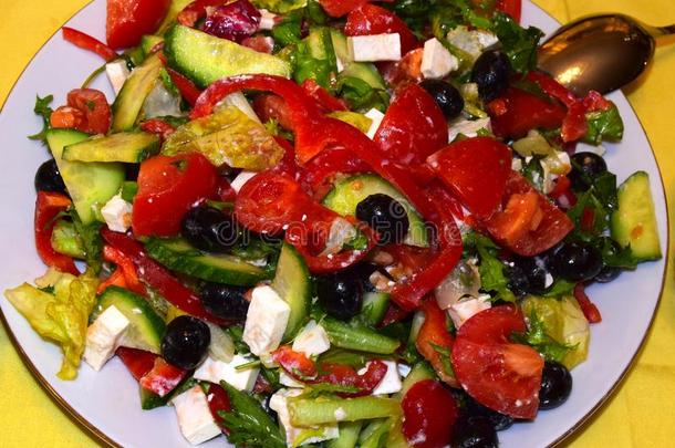 希腊人沙拉由组成关于<strong>番茄</strong>,<strong>黄瓜</strong>,橄榄,红色的甜的英语字母表的第16个字母
