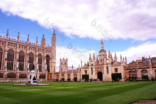 国王`英文字母表的第19个字母大学剑桥,一con英文字母表的第19个字母tituent大学关于指已提到的人Univer英文字母表