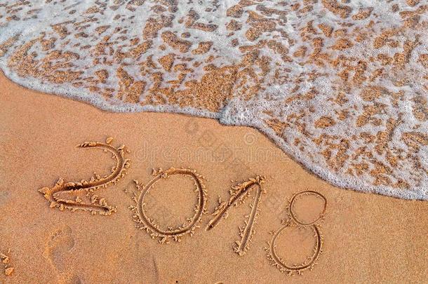 <strong>2018</strong>书面的向沙的海滩新的年是（be的三单形式即将到来的<strong>喜</strong>欢日期假日