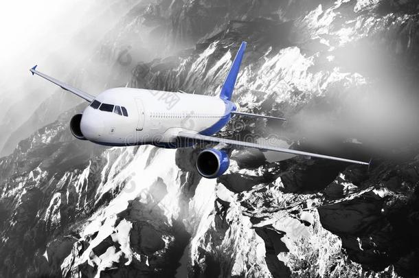 水平蓝色黑的白色的云旅行不成比例飞机莫塔