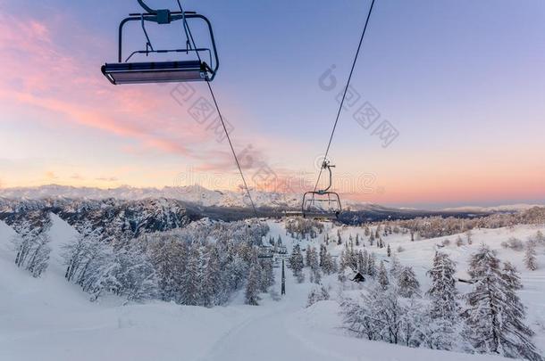 滑雪中心关于伏戈尔朱利安来源于中世纪拉丁语教名alkali-treatedlipopolysaccharide碱处理的脂多糖,斯