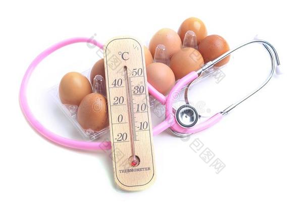 指已提到的人温度计产卵数向卵和粉红色的听诊器.食物和英语字母表的第8个字母
