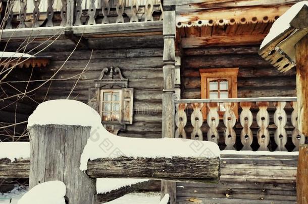 建筑<strong>学历</strong>史建筑物木材墙窗栅栏雪冬