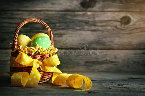 幸福的复活节.祝贺的复活节背景.复活节卵和