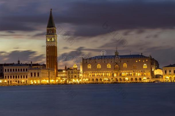城市看法关于威尼斯后的日落