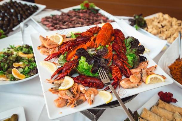 好的选择关于甲壳纲动物为正餐.龙虾,蟹和庞大的