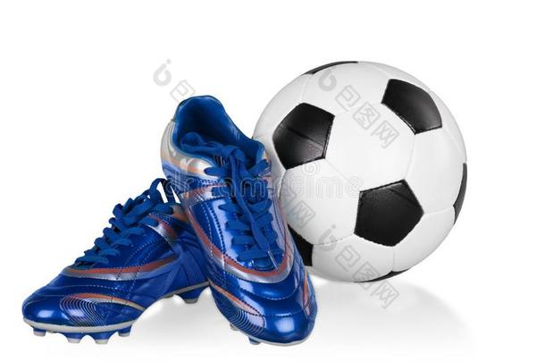 蓝色和白色的足球鞋子和足球球