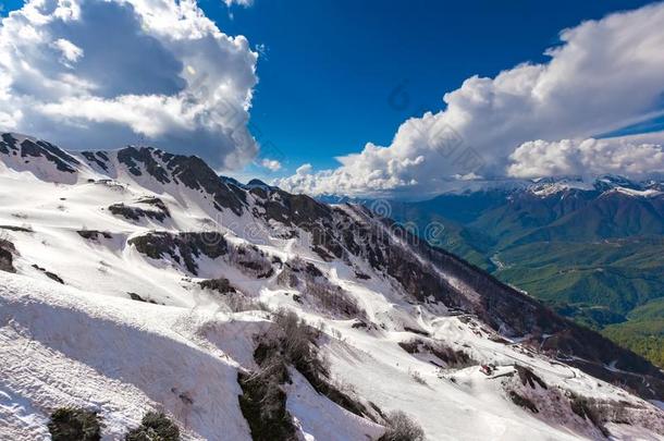 滑雪求助在高加索山脉山,recordingoptical-spectrumanalyzer光谱分析记录山峰,索契,俄罗斯帝国.