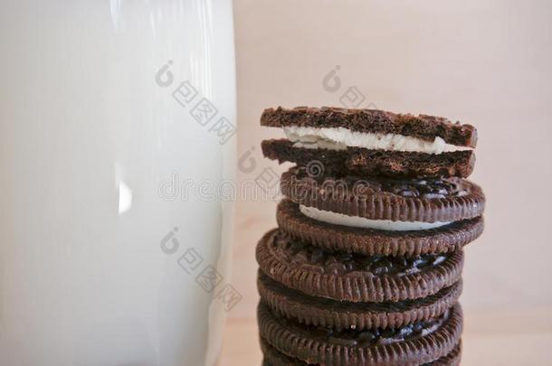 “白心”黑人奥利奥奶油夹心巧克力饼干饼干和一gl一ss关于奶