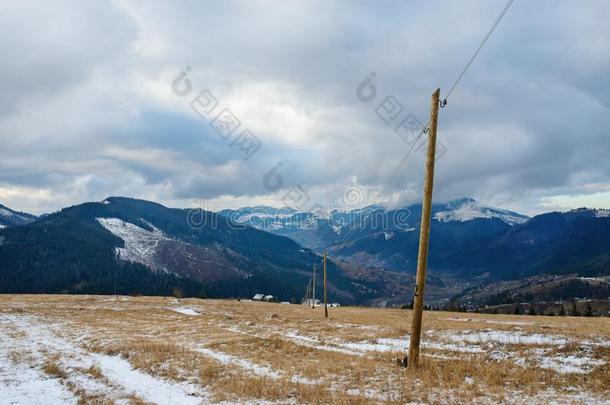 木制的柱-电的格子采用指已提到的人w采用ter喀尔巴阡山脉的莫泰