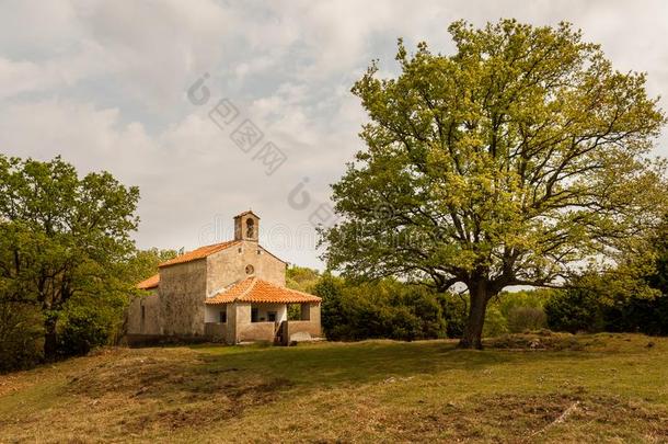 小的石头小教堂向指已提到的人岛关于crescendo渐强,克罗地亚