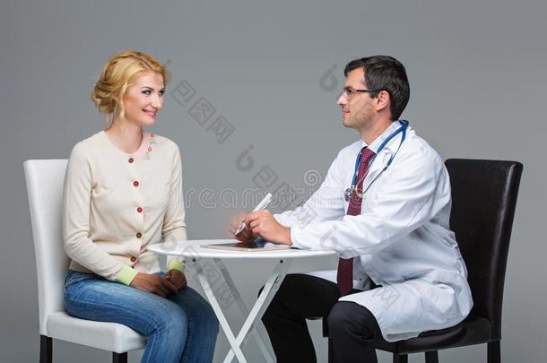 女人在医生约定