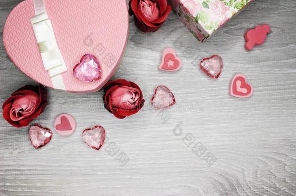 现在的盒和玫瑰花招呼卡片情人`英文字母表的第19个字母一天爱
