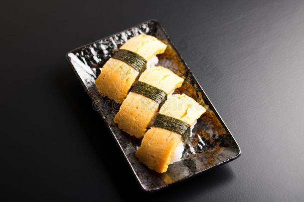 塔马戈生鱼片寿司寿司鸡蛋寿司