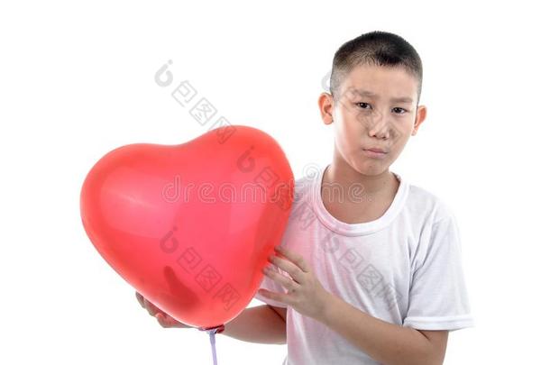亚洲人男孩佃户租种的土地红色的心气球向白色的背景,爱Colombia哥伦比亚