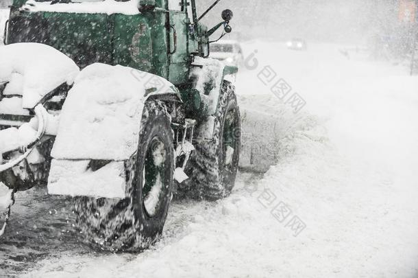 雪-免职设备向指已提到的人路2017